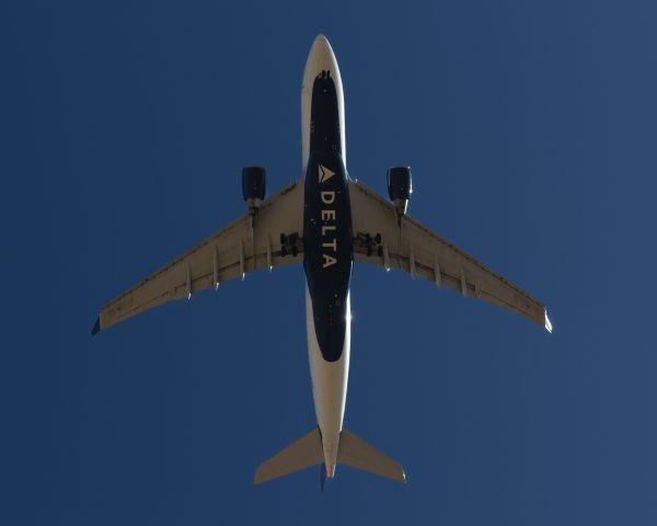 Airbus A330-200 — - Delta Airlines A330-200 landing at PHX on 1/30/21. Taken with a Canon 850D and Canon 70-300mm lens. 