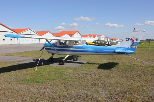 Piper Aztec (C-FVHL) - CF-VHL Cessna 150 stationné à laéroport de Joliette CSG3 QC. le 12-08-2018