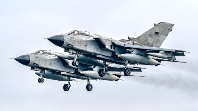 APJ7039 — - low pass in pair 
