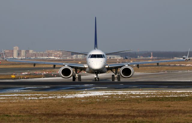 Embraer ERJ-190 (D-AECB)