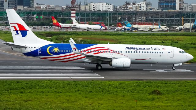 Boeing 737-700 (9M-MXX)