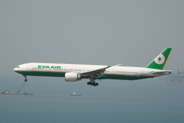 BOEING 777-300ER (B-16709)