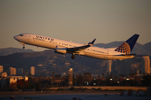 Boeing 737 MAX 9 (N37506)