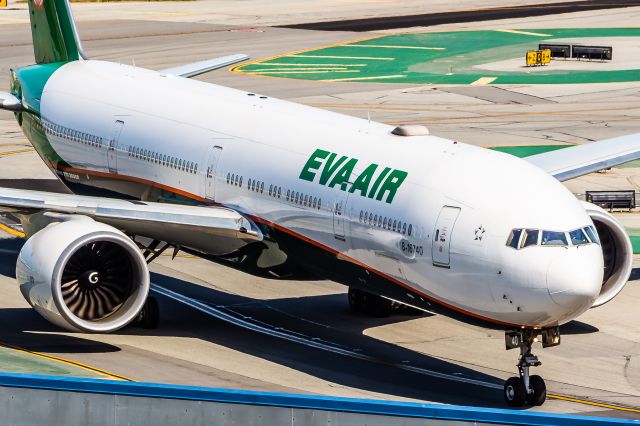 BOEING 777-300ER (B-16740)