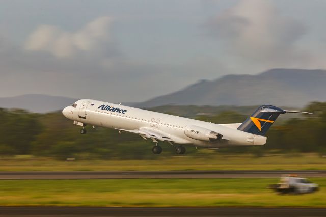 Fokker 100 (VH-XWO)