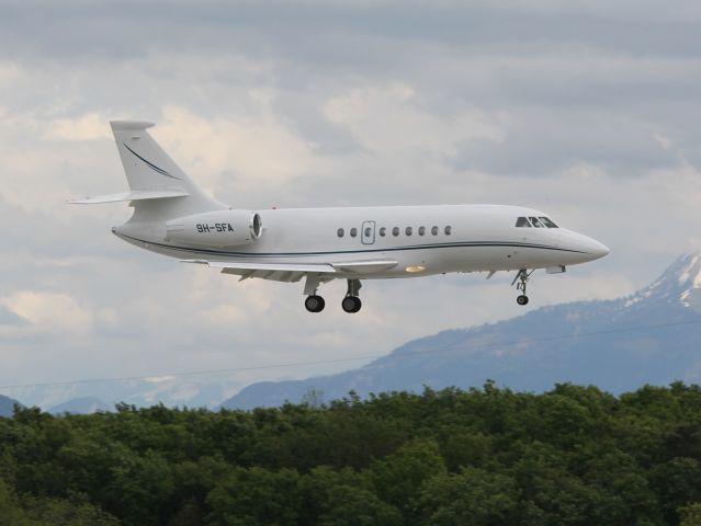 Dassault Falcon 2000 (9H-SFA)