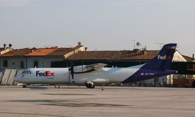 ATR ATR-72 (EI-FXH) - FedEx ATR 72-202F EI-FXH a Pisa