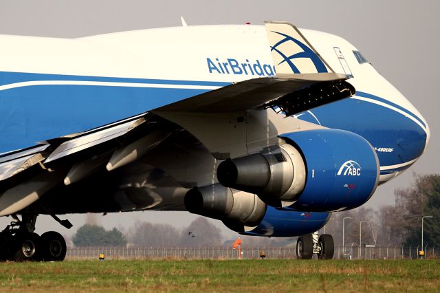 Boeing 747-400 (VQ-BFX)