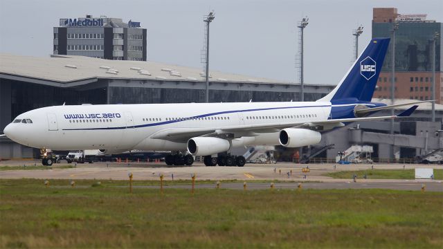 Airbus A340-300 (D-AUSC) - Taxy to position 28.