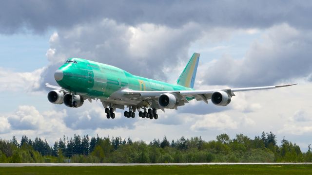 BOEING 747-8 (HL7643) - BOE59 on short final to Rwy 34L to complete a B1 flight on 4.28.17. (ln 1538 / cn 60410). 