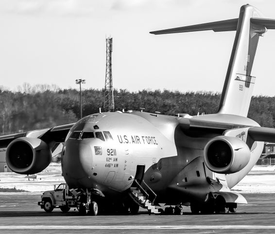 09-9211 — - C17a on the ramp at Bangor