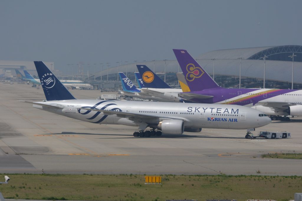 Boeing 777-200 (HL7733)