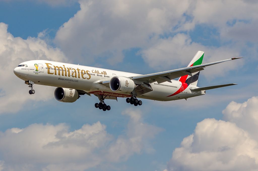 BOEING 777-300 (A6-ENI)