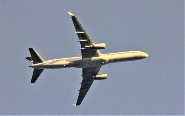 C-FGKJ — - C-FGKJ BOEING 757-223 CARGO JET AIRWAYS vol W8619 survolant le fleuve St-Laurent à Lavaltrie le 24-06-2022  à 20:14