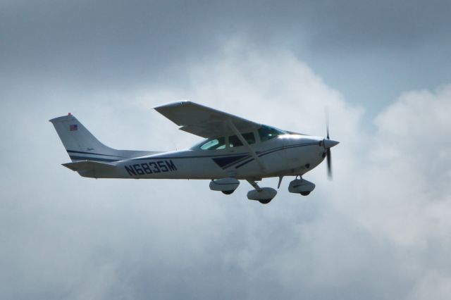 Cessna Skylane (N6835M)