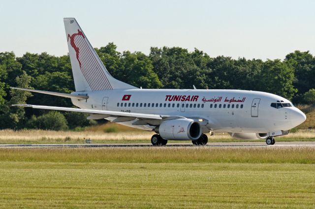 BOEING 737-600 (TS-IOP)