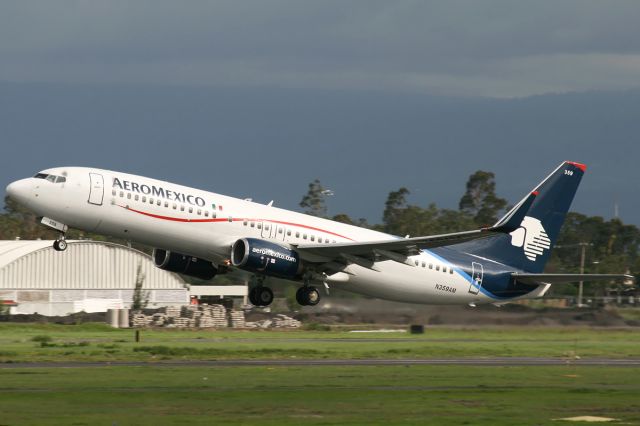 Boeing 737-800 (N359AM)