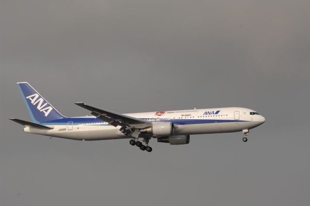 BOEING 767-300 (JA610A) - Final Approach to Haneda Intl Airport R/W22 on 2011/7/3 Japan Endless Discovery Title