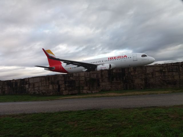 Airbus A320 (EC-NCM) - Airbus A320 approaching to landing track number 01 on LEVX airport to take off. Destination: LEMD. Date: 17/10/2019