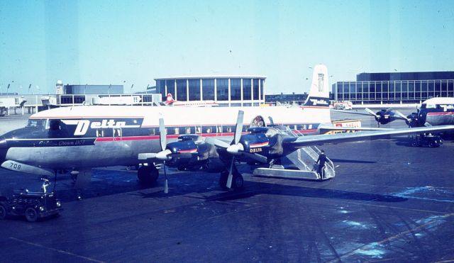 Douglas DC-7 (UNKNOWN) - c. 1966