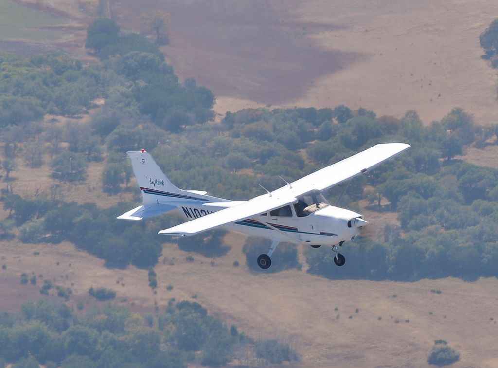 Cessna Skyhawk (N102HW)