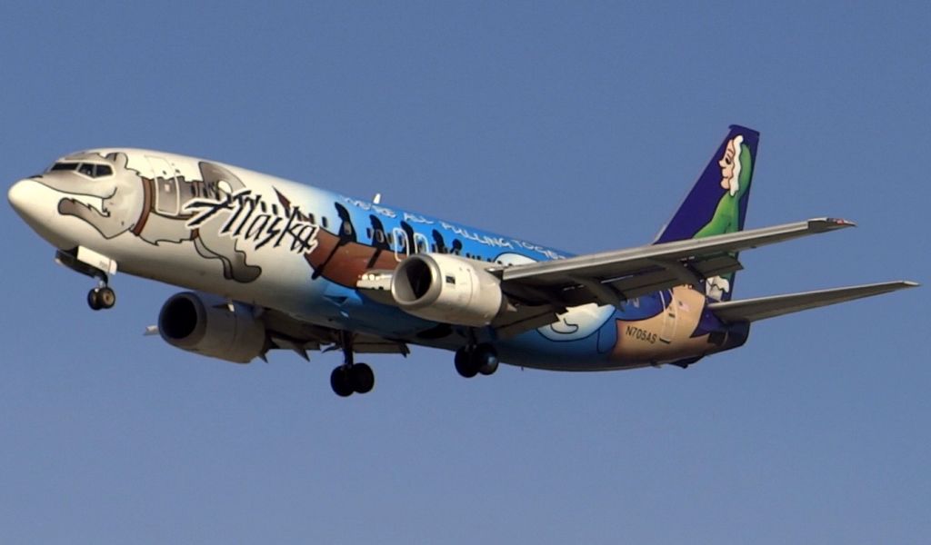 BOEING 737-400 (N705AS)