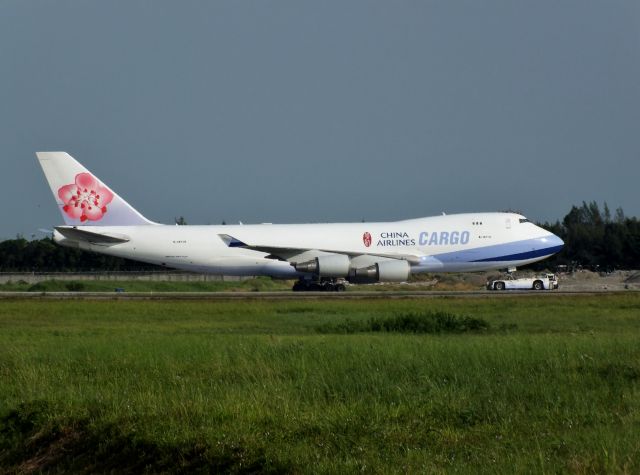 Boeing 747-400 (B-18715)