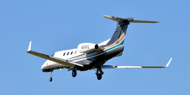 Embraer Phenom 300 (N311FL)