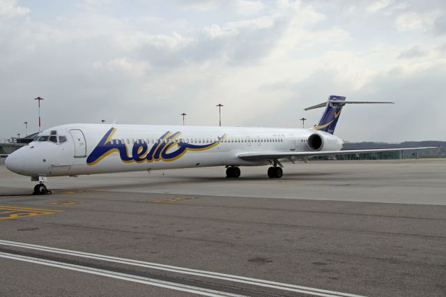 McDonnell Douglas MD-90 (HB-JIE)