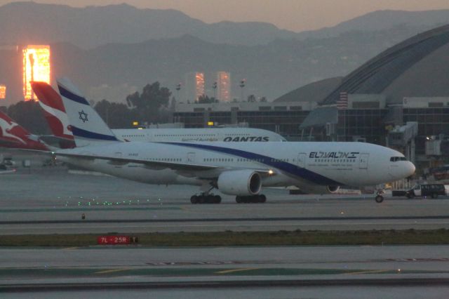 Boeing 777-200 (4X-ECE)