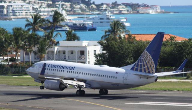 Boeing 737-700 (N38727)