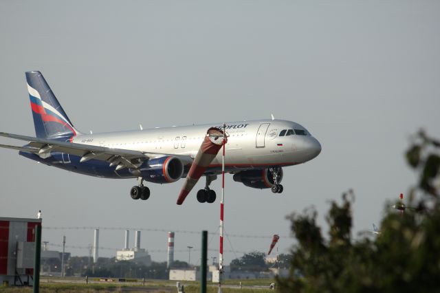 Airbus A320 (VQ-BAX)