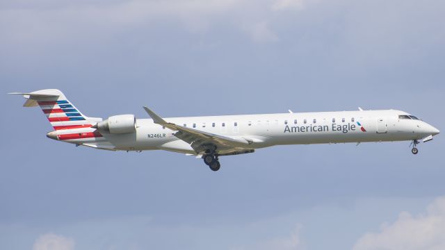 Canadair Regional Jet CRJ-900 (N246LR)