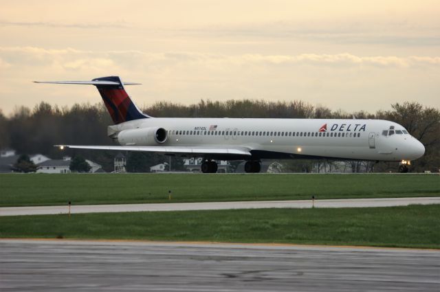 McDonnell Douglas MD-88 (N974DL)