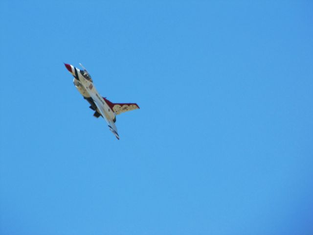 Lockheed F-16 Fighting Falcon —