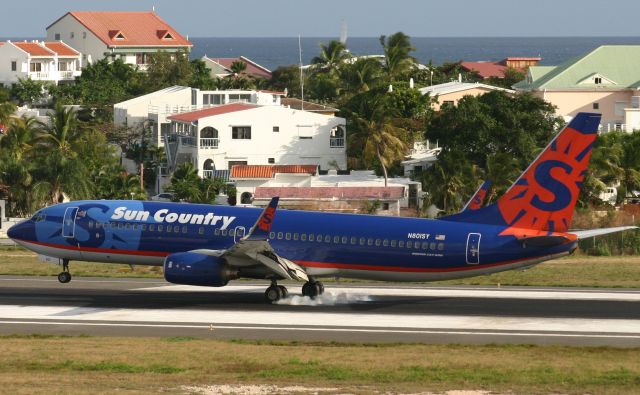 Boeing 737-800 (N801SY)