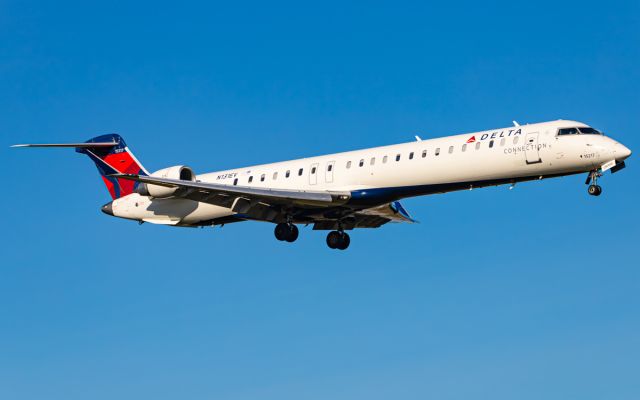 Canadair Regional Jet CRJ-900 (N131EV)