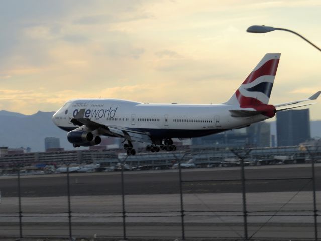 Boeing 747-400 (G-CIVC) - Landing LAS RWY 25L