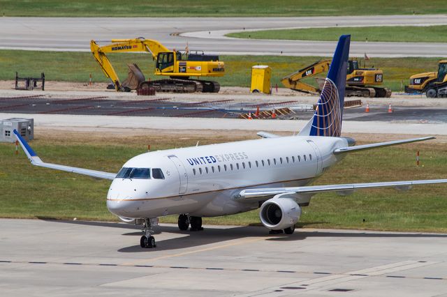 Embraer 170/175 (N89304) - PARKING AT GEORGE BUSH INTERCONTINENTAL AIRPORT