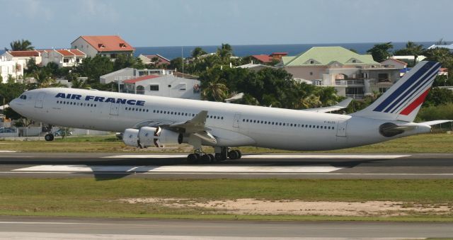 Airbus A340-300 (F-GLZS)