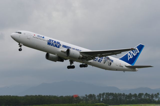 BOEING 767-300 (JA604A)