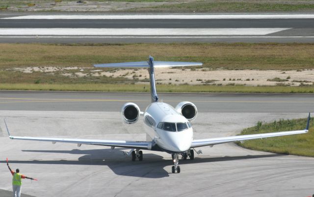 Bombardier Challenger 300 (N794RC)