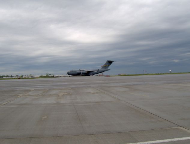 — — - Advance Team Aircraft taxing to Prior Ramp after Air Force 1 depated Buffalo