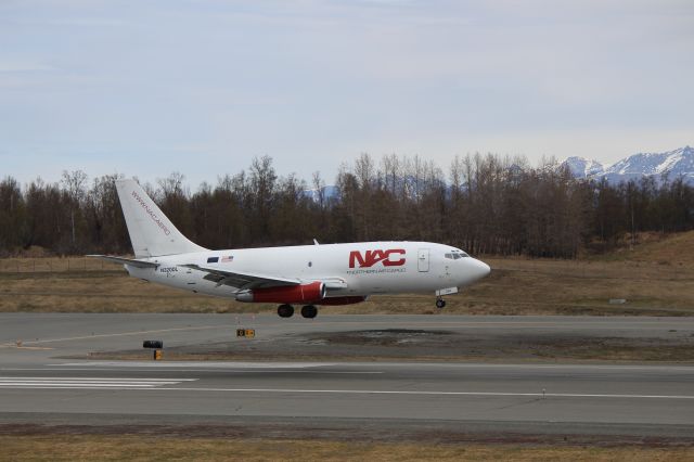 Boeing 737-200 (N320DL)