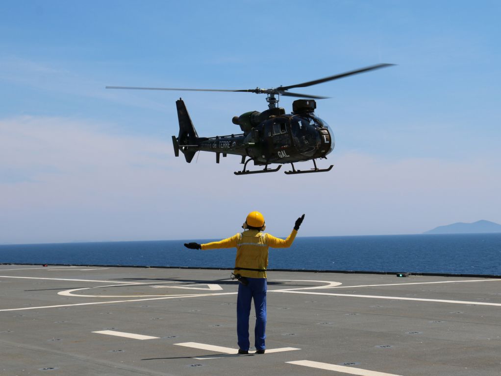 — — - FRENCH ARMY GAZELLE TO FRENCH NAVY SHIP DIXMUDE