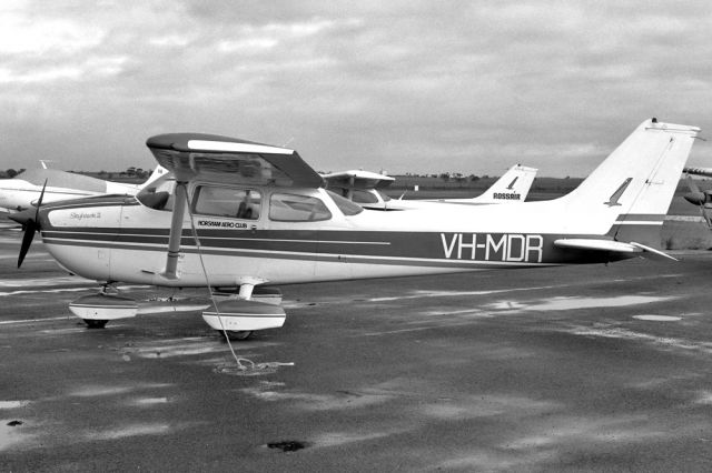 PZL-MIELEC Dromader (VH-MDR) - HORSHAM AERO CLUB - CESSNA 172N SKYHAWK 100 II - REG VH-MDR (CN 172-69750) - HORSHAM AIRPORT VIC. AUSTRALIA - YHSM 29/9/1991