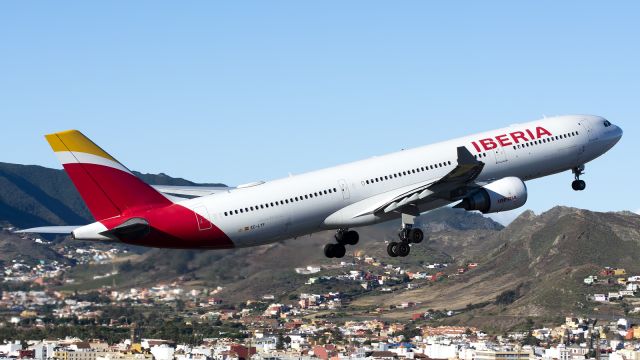 Airbus A330-300 (EC-LYF)