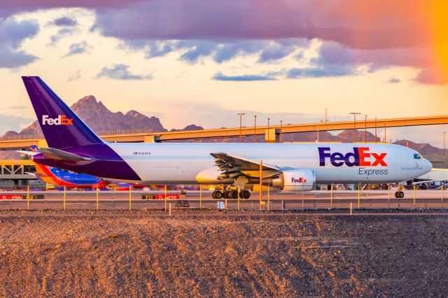 BOEING 767-300 (N164FE) - FedEx 767-300 taxiing at PHX on 12/13/22. Taken with a Canon R7 and Tamron 70-200 G2 lens.