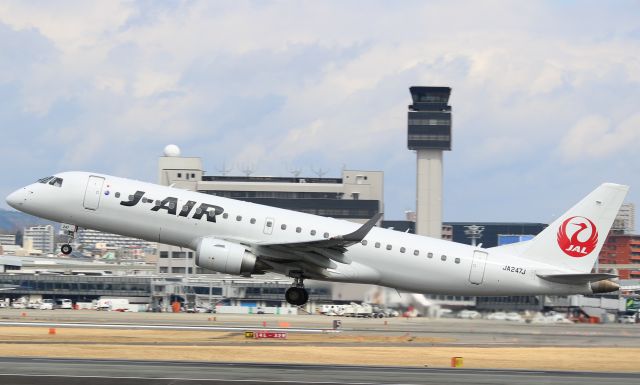 Embraer ERJ-190 (JA247J) - I took the picture at Itami Sky Park near Osaka international airport's runway.