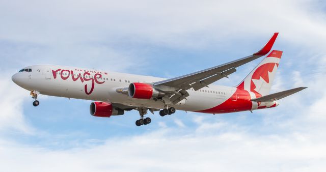 BOEING 767-300 (C-FMWP)